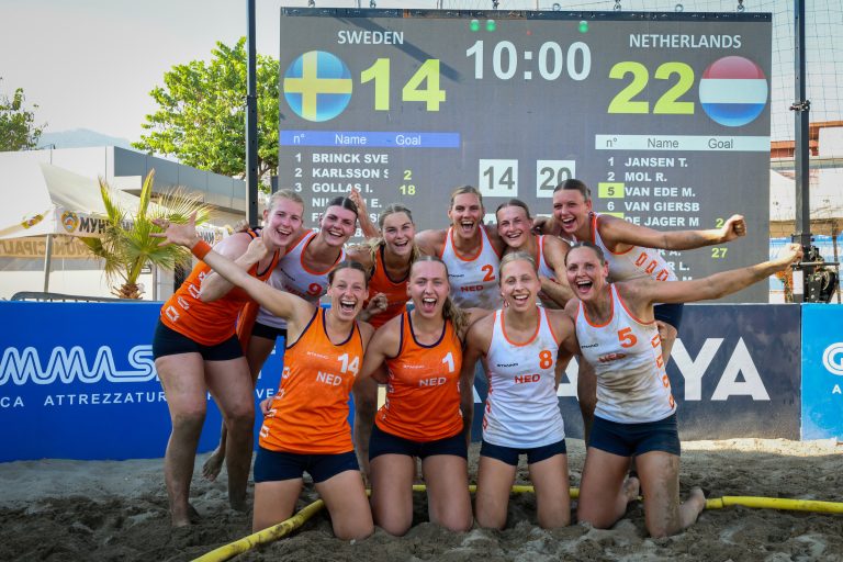 Selectie Dames Beach Handball bekend voor het WK