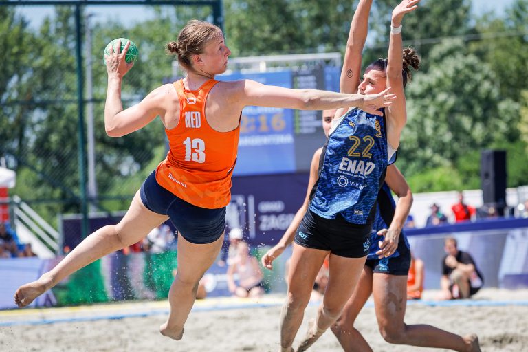 Beach Handball dames winnen laatste wedstrijd op WK van Kroatië en worden zevende