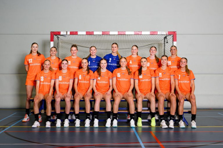 Dames U18 IHF sluiten WK af op elfde plaats